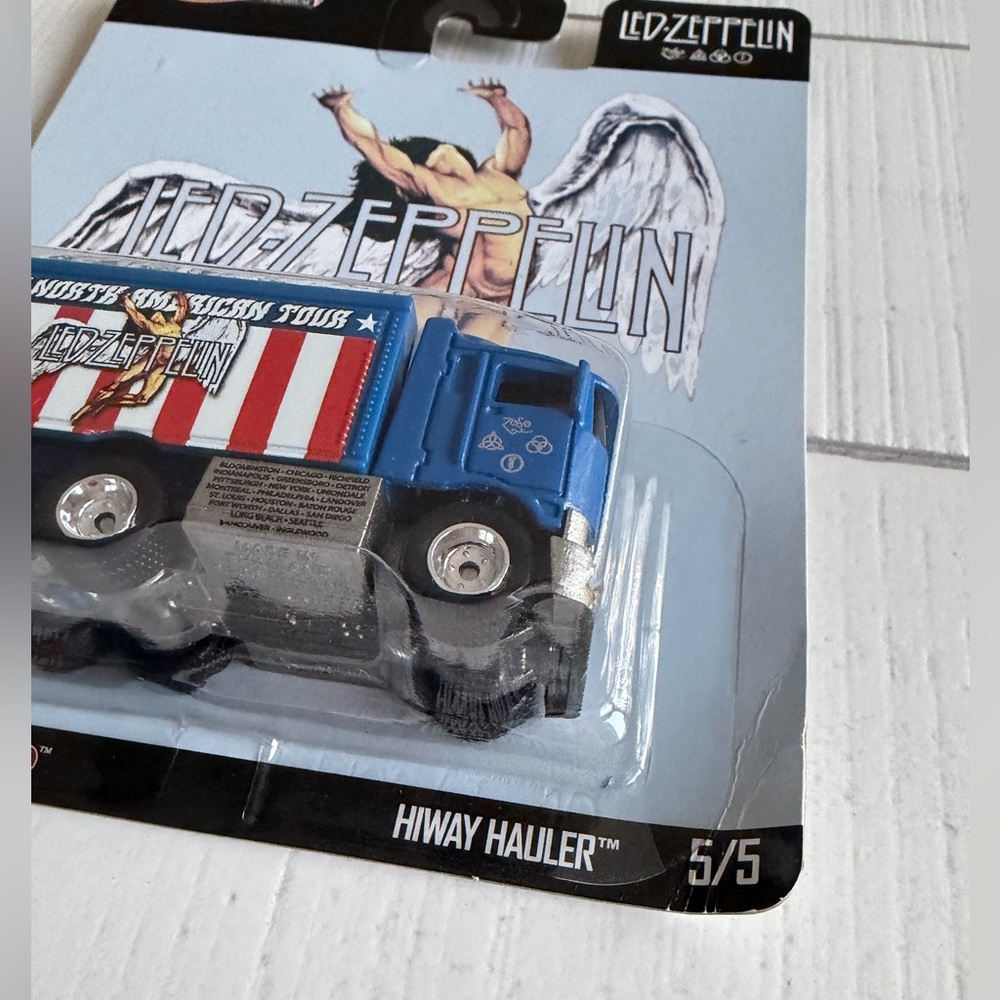 Led Zeppelin Hot Wheels Blue & Red Hiway Hauler Toy Truck - Picture 4 of 11